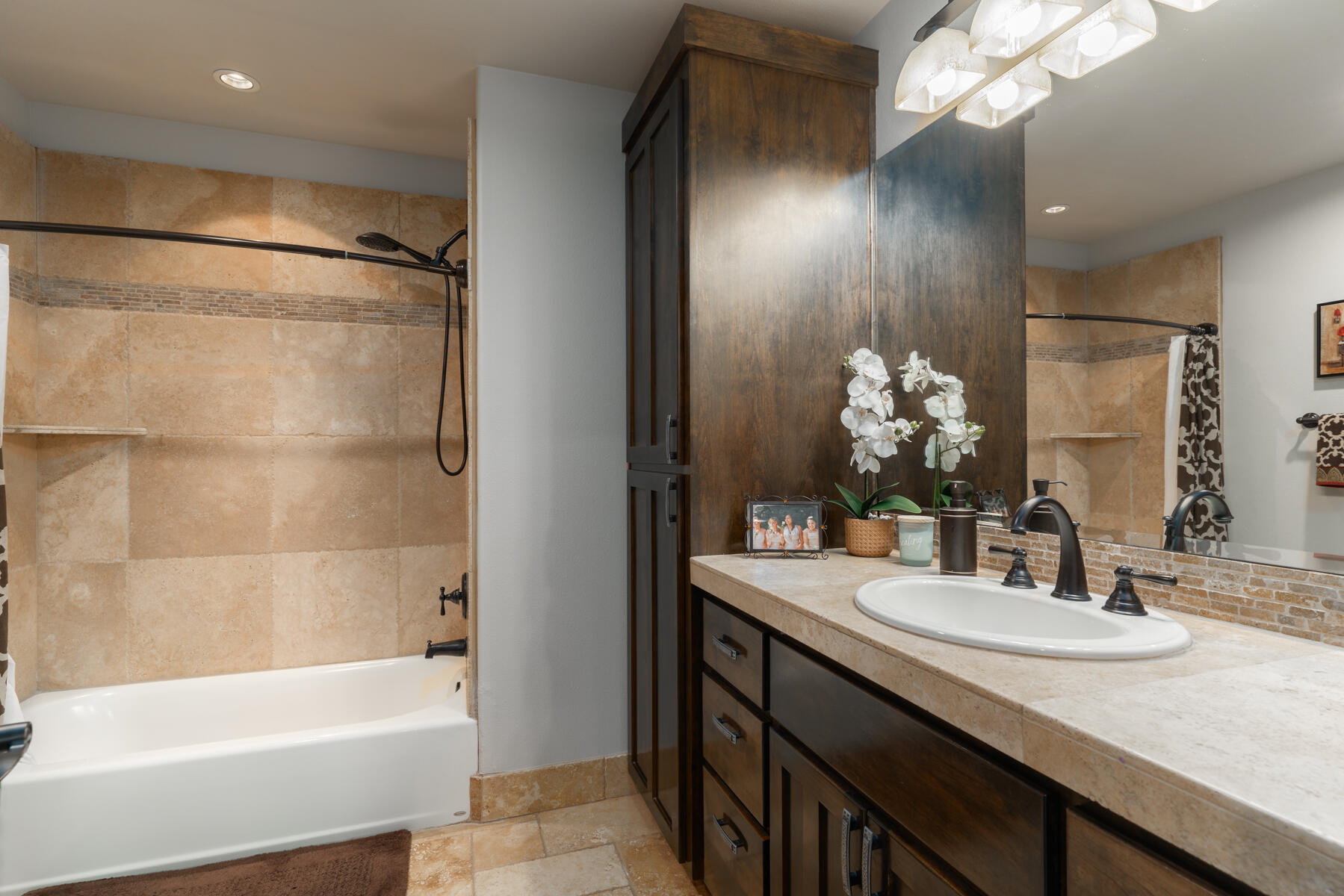 789 NW Yosemite Drive