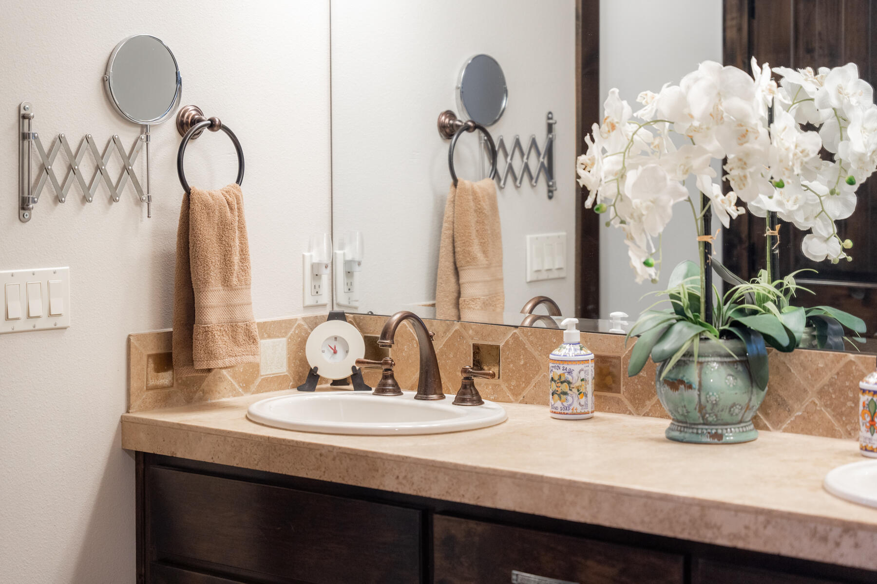 789 NW Yosemite Drive