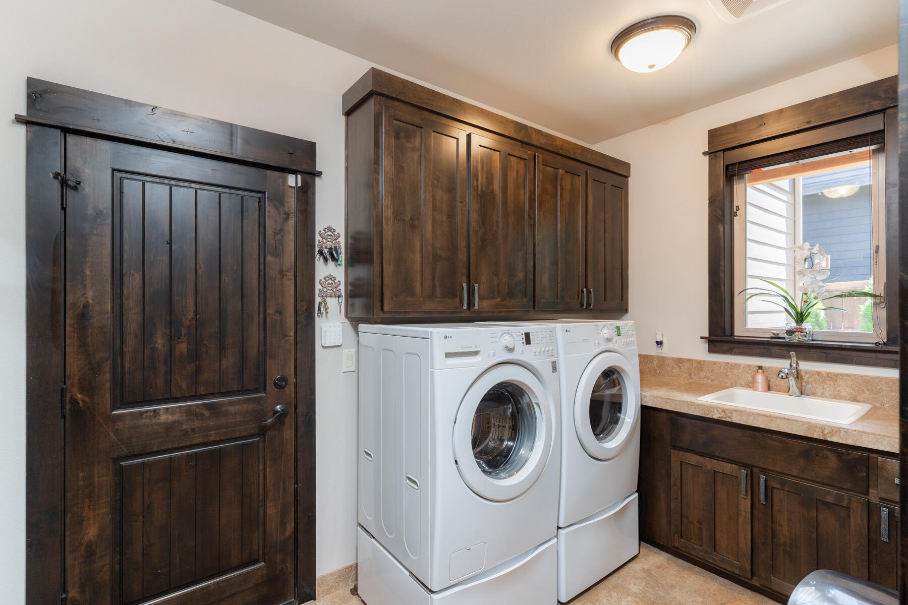 789 NW Yosemite Drive