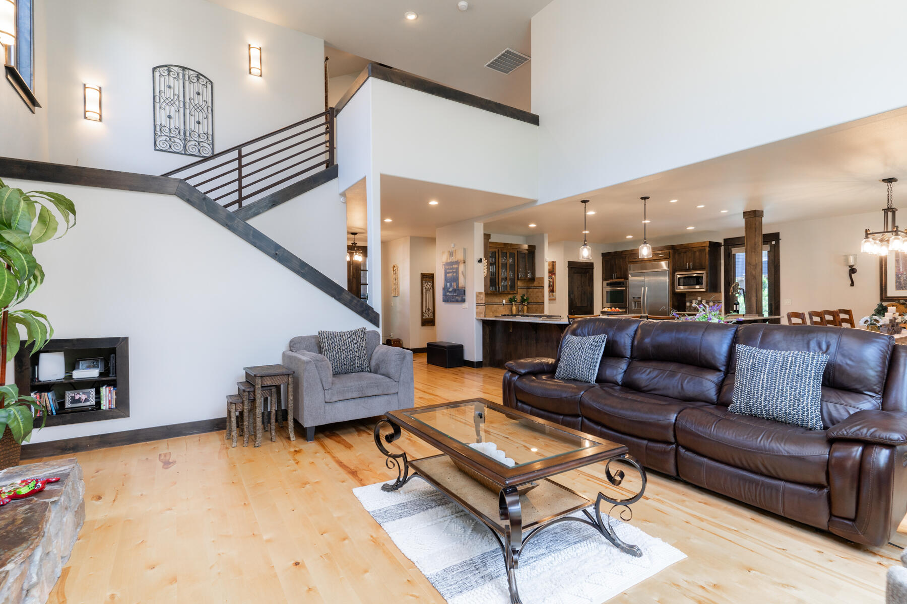 789 NW Yosemite Drive