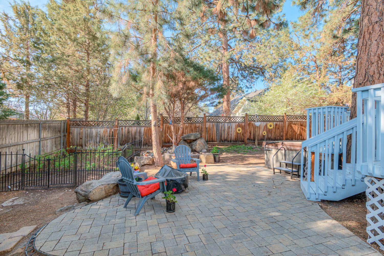 922 SE Sunwood Court