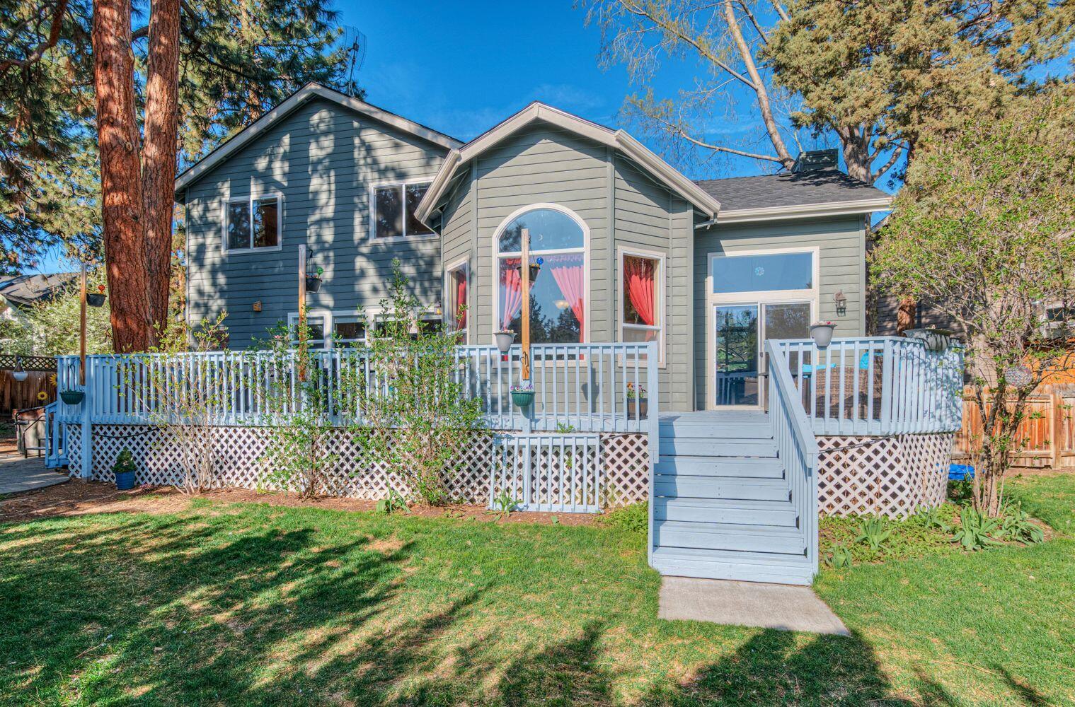 922 SE Sunwood Court