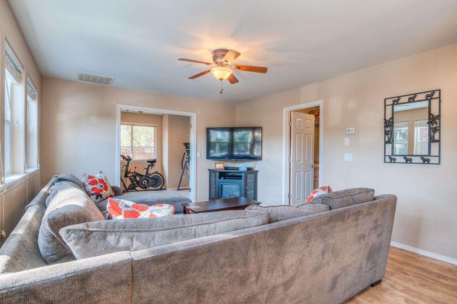 922 SE Sunwood Court