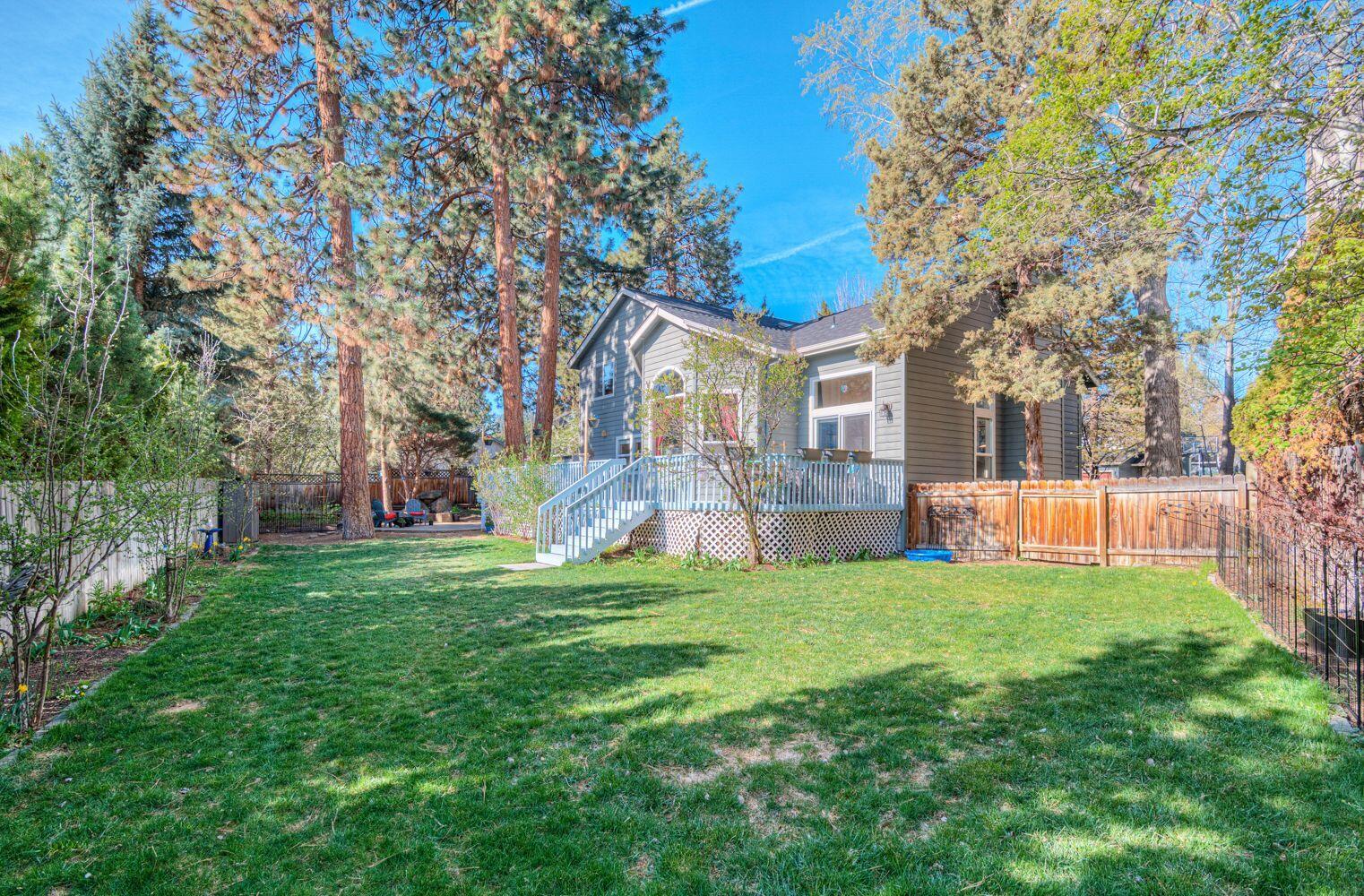 922 SE Sunwood Court