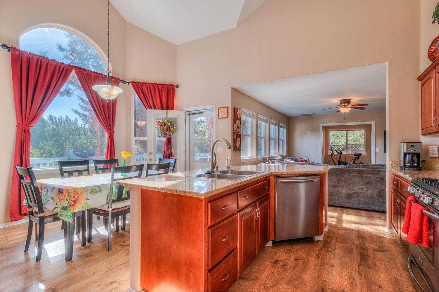 922 SE Sunwood Court