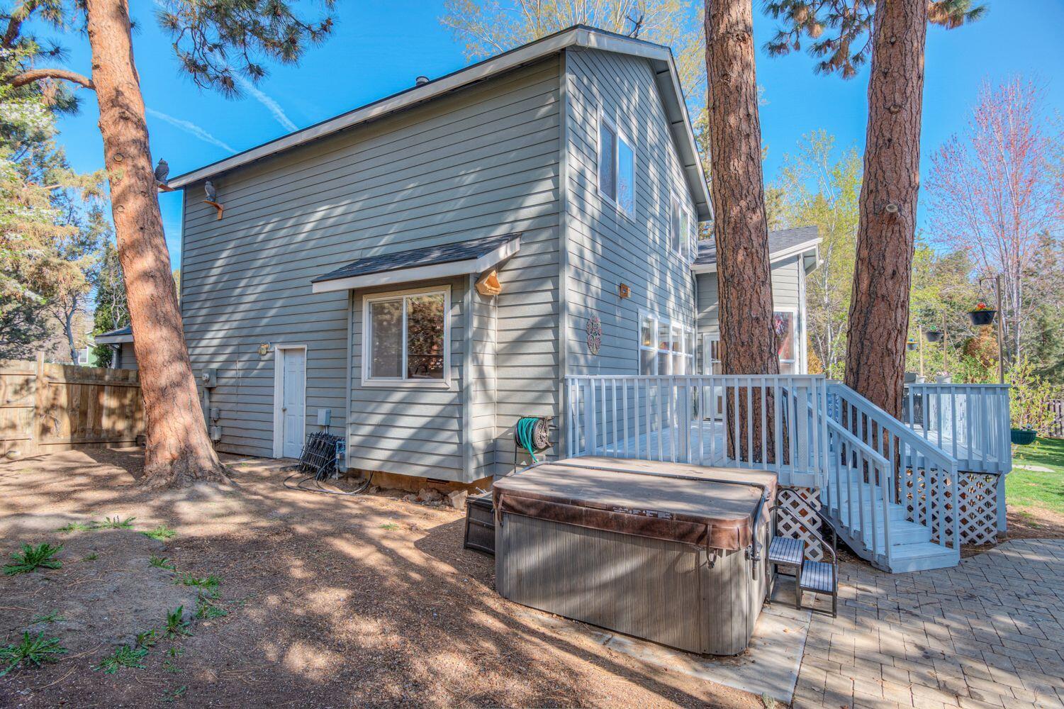 922 SE Sunwood Court