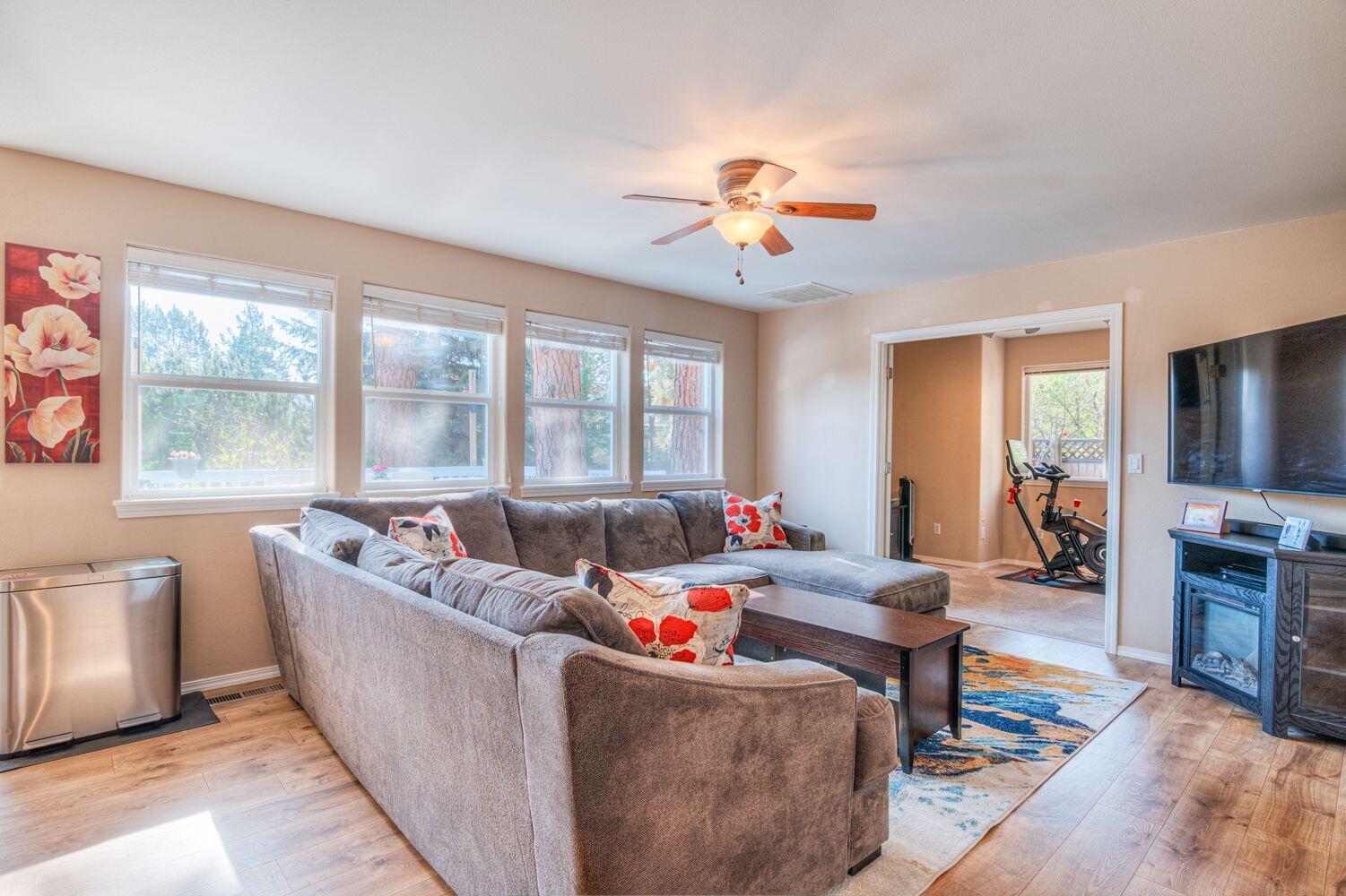 922 SE Sunwood Court