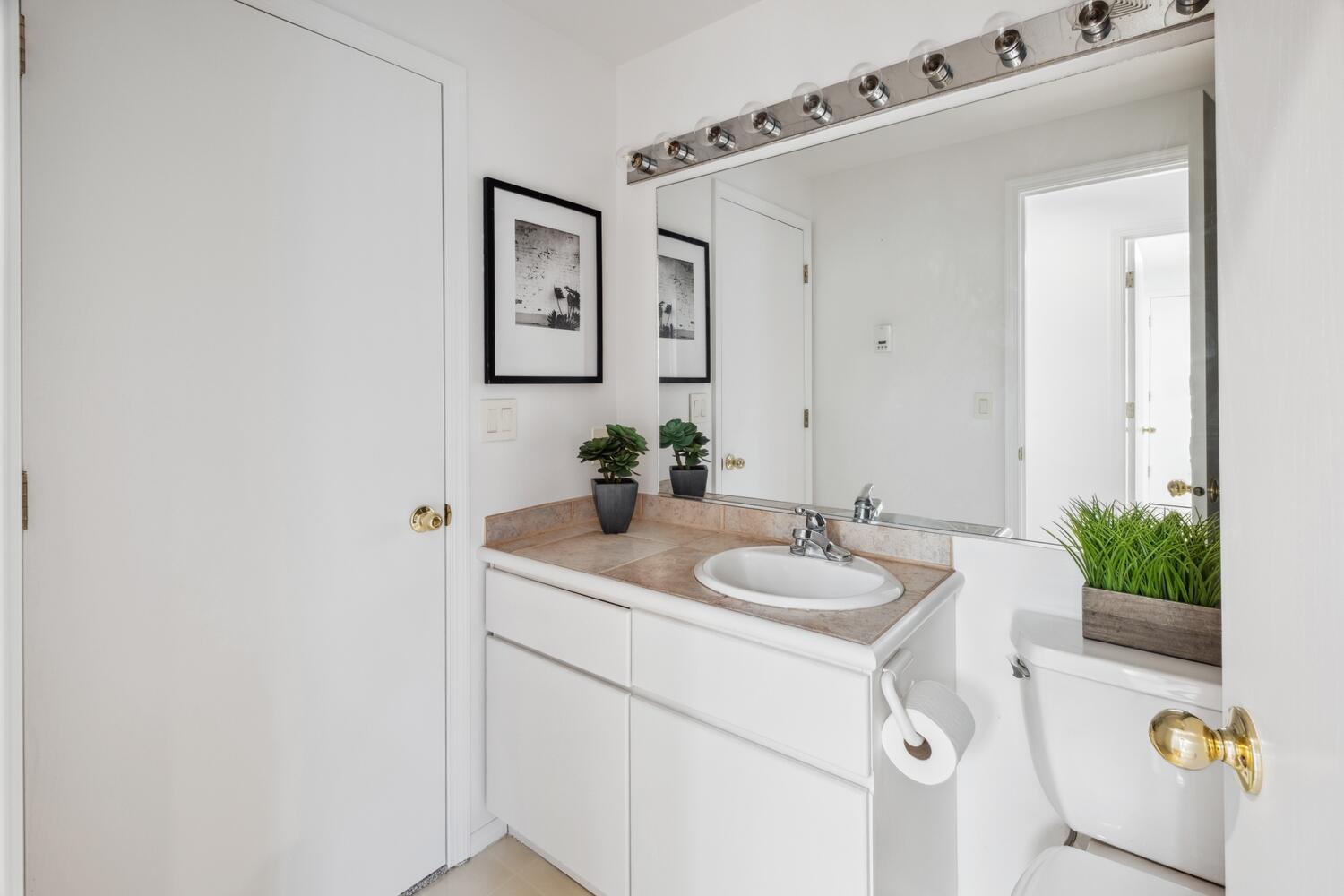 2799 NE Baroness Place