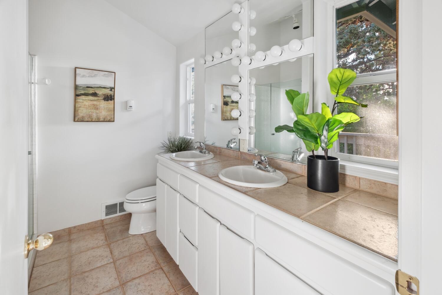 2799 NE Baroness Place