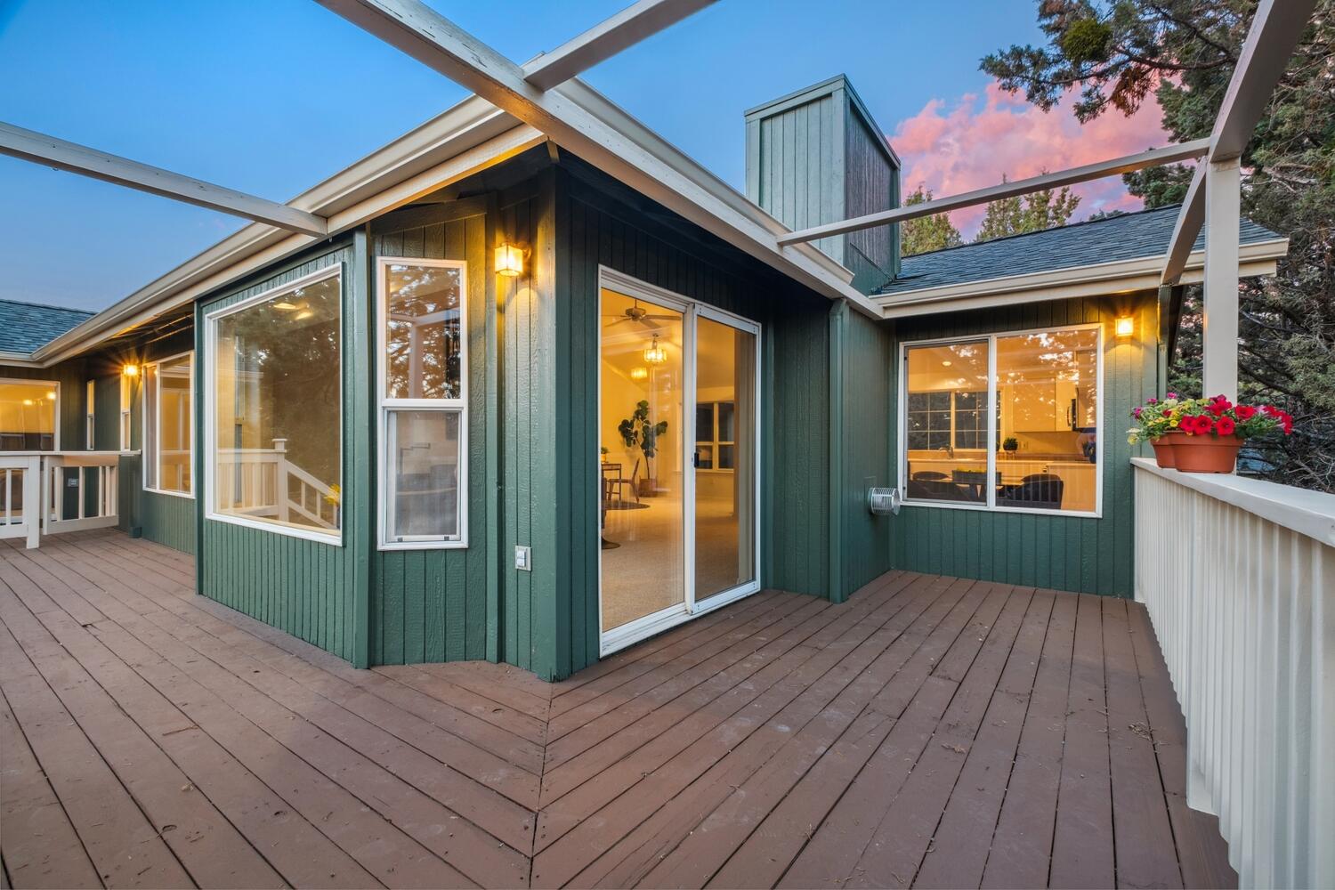 2799 NE Baroness Place