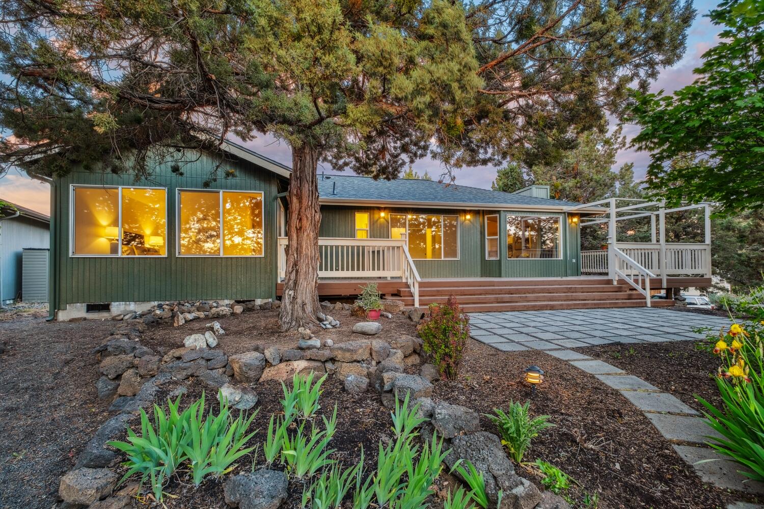 2799 NE Baroness Place