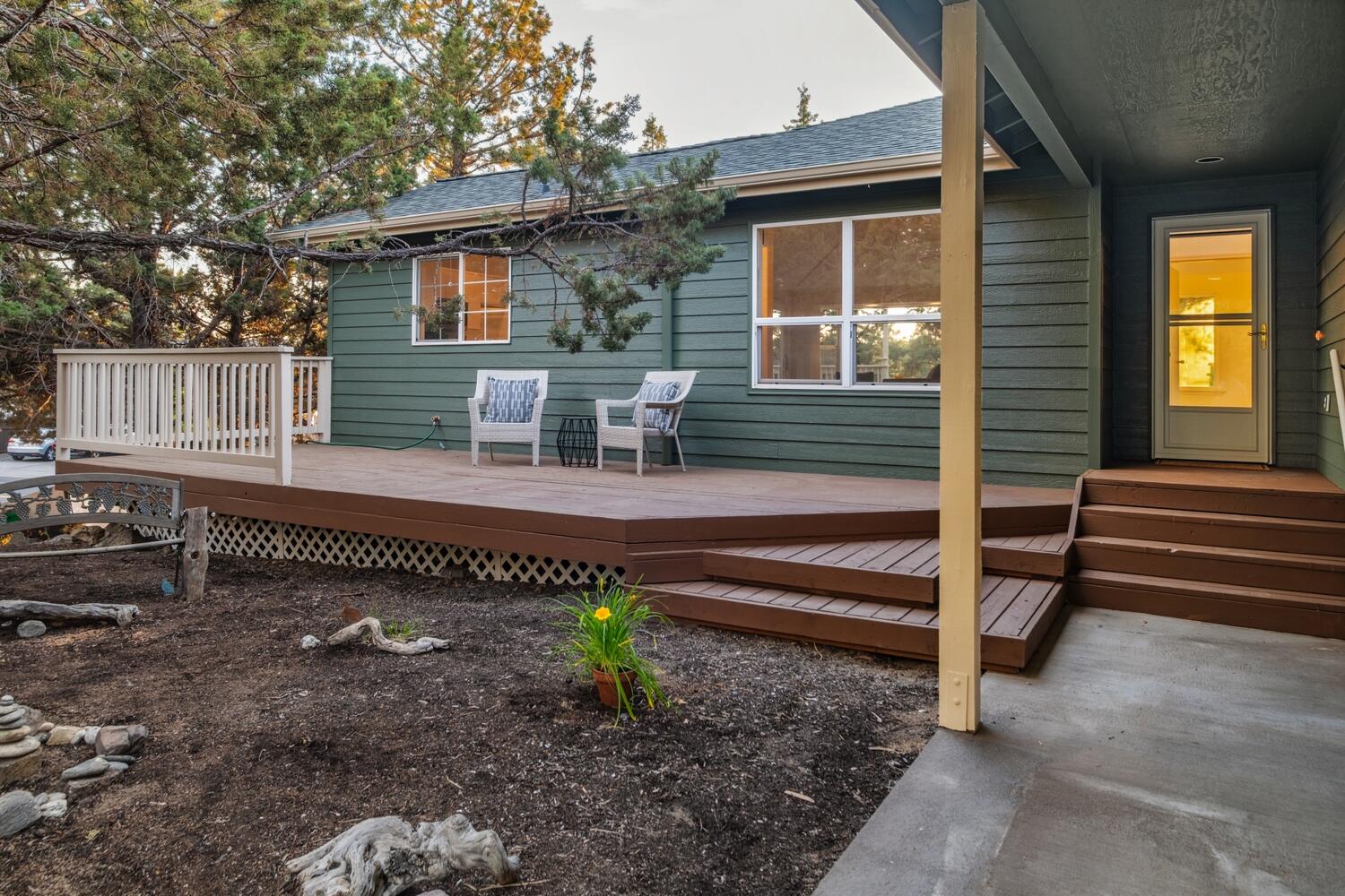 2799 NE Baroness Place