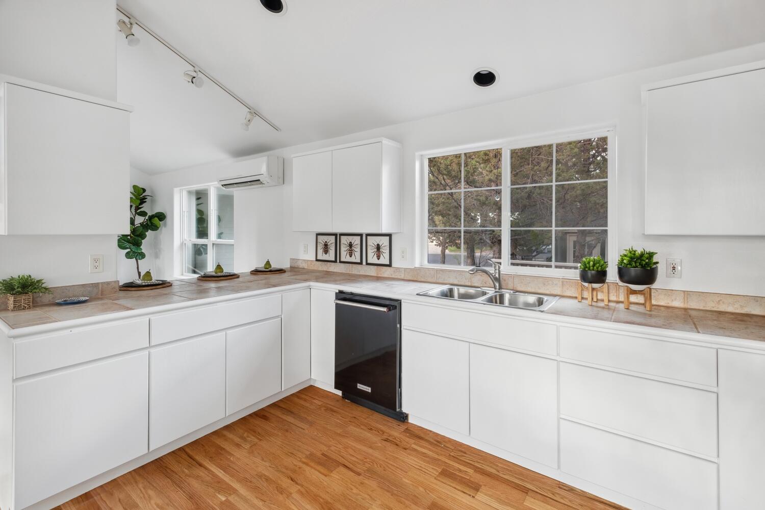 2799 NE Baroness Place