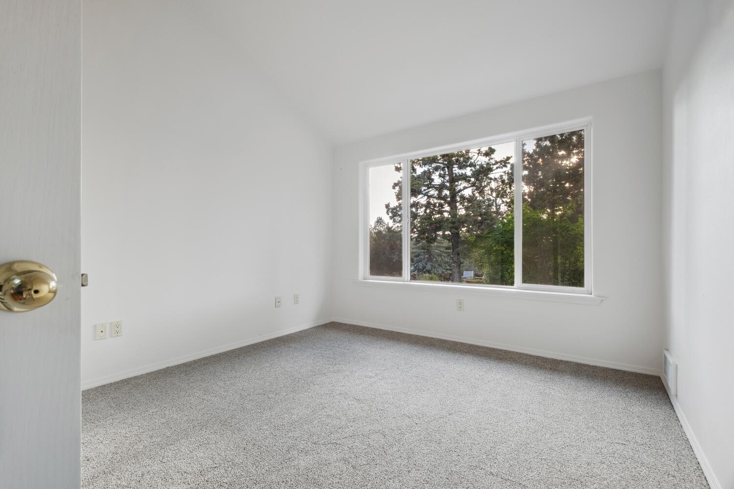 2799 NE Baroness Place