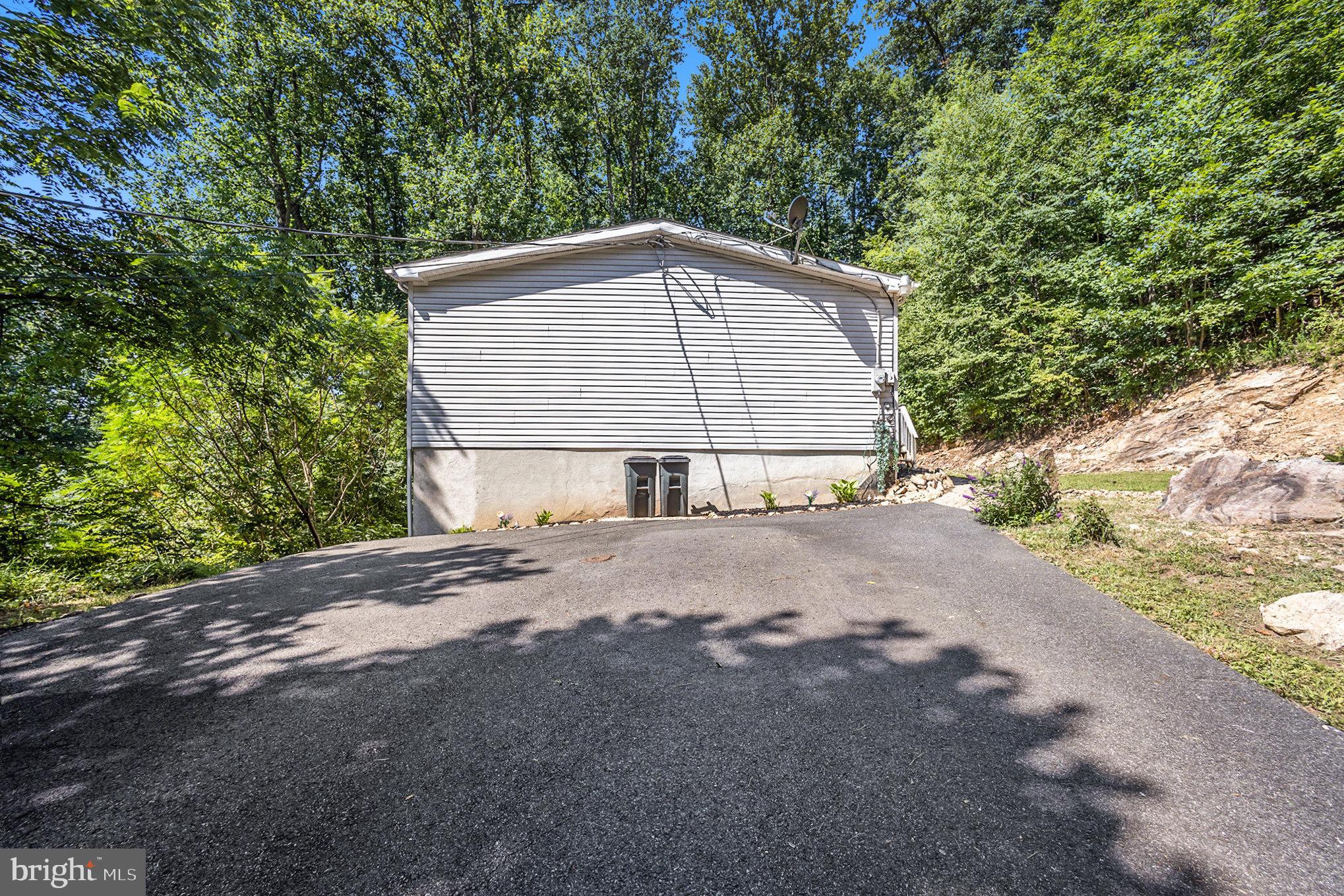 60 School House Rd