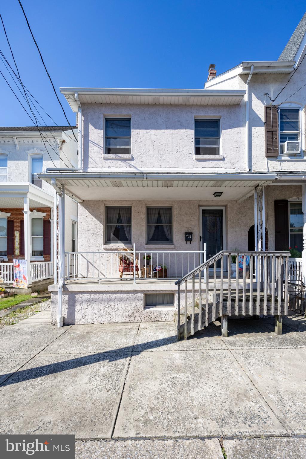 404 E 4th St