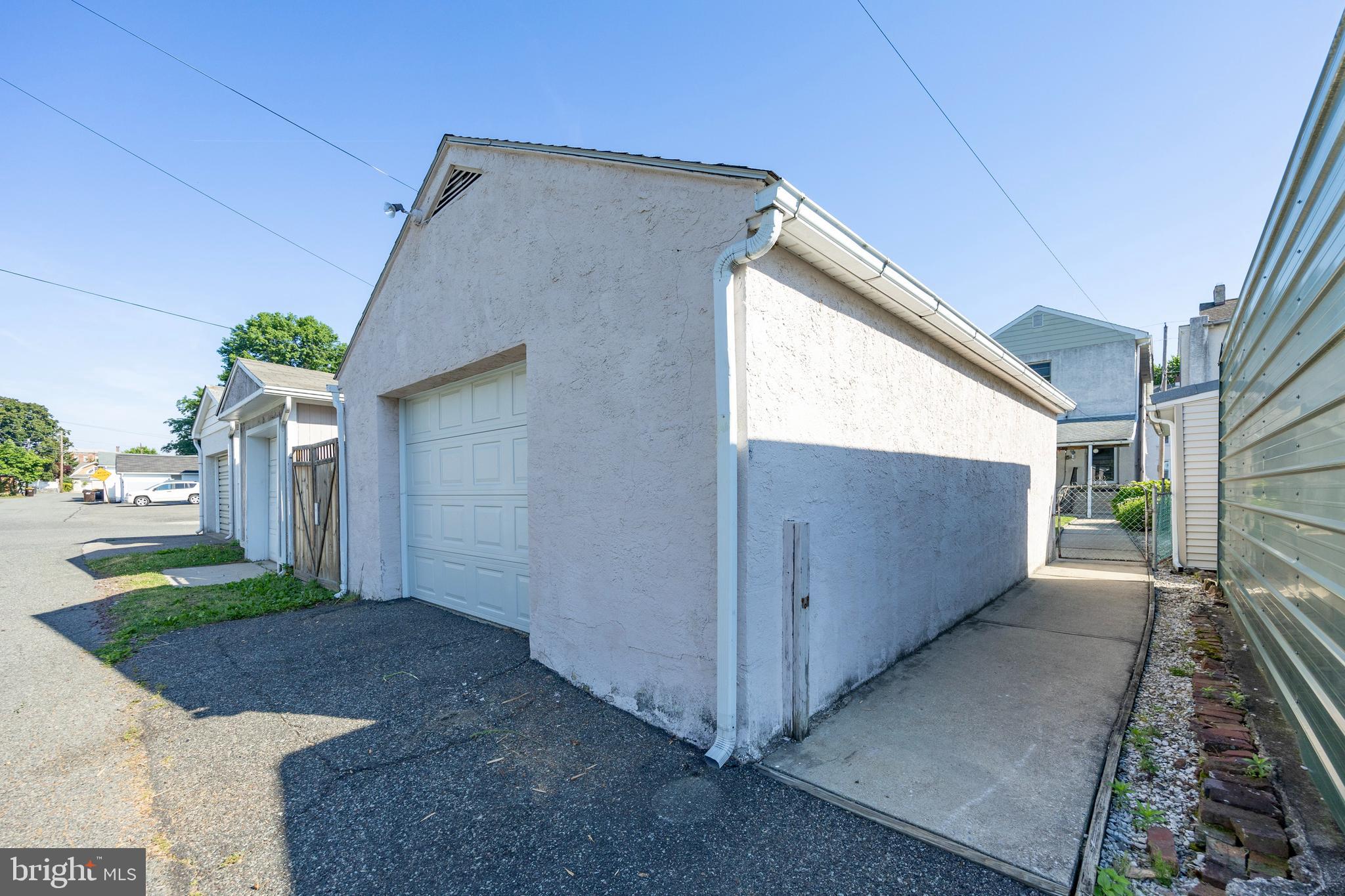 404 E 4th St