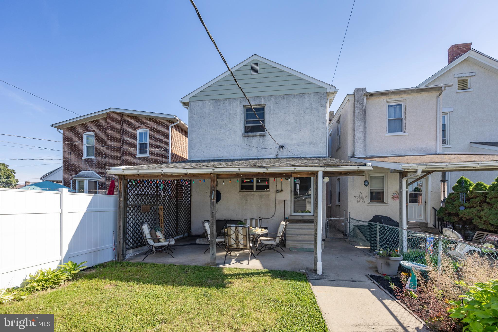 404 E 4th St