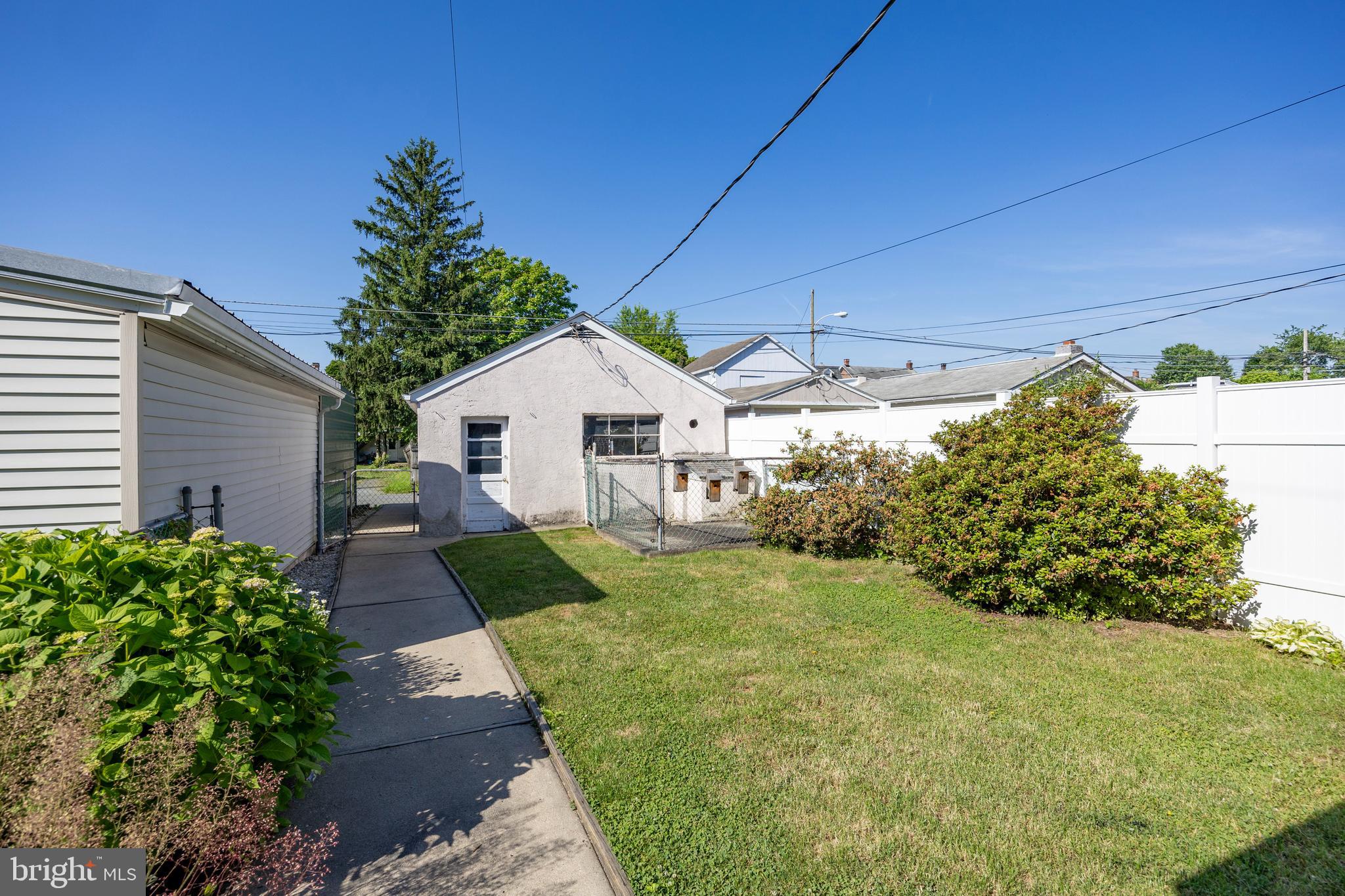 404 E 4th St