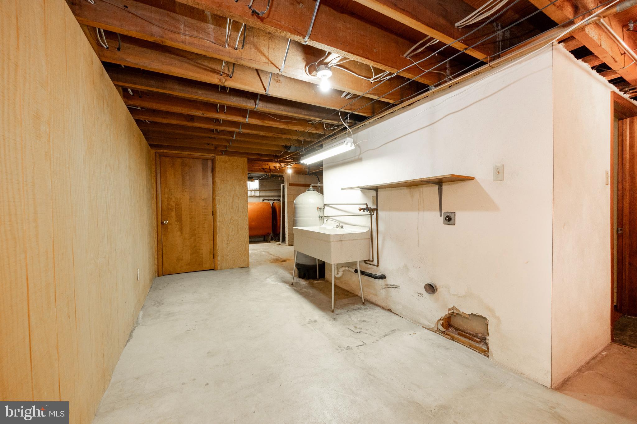 404 E 4th St