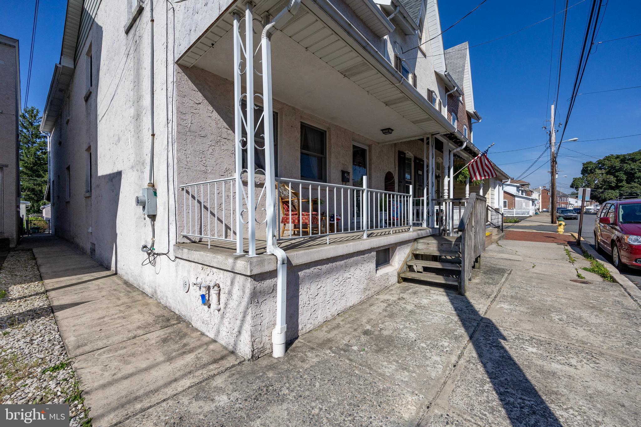 404 E 4th St
