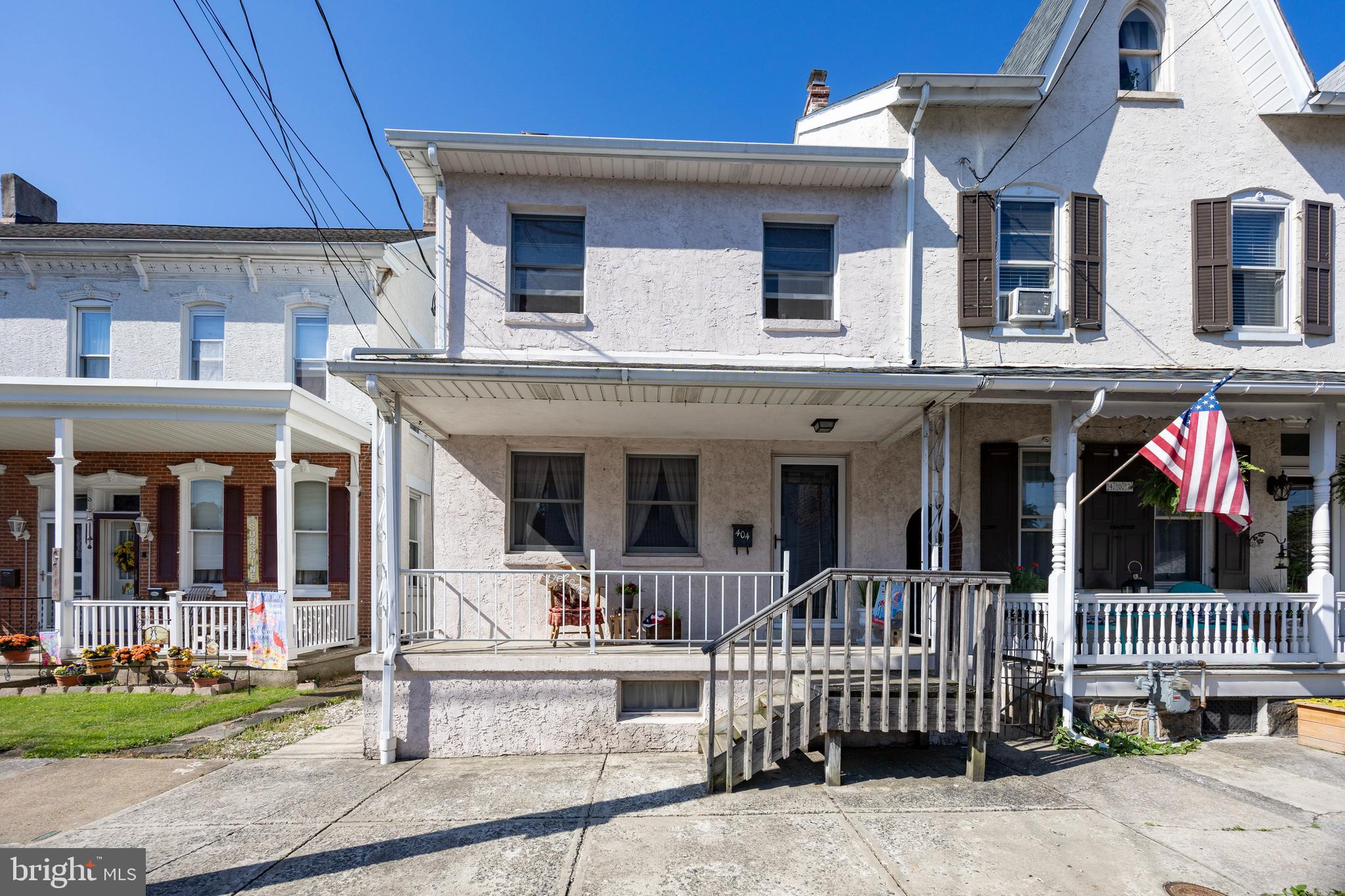 404 E 4th St