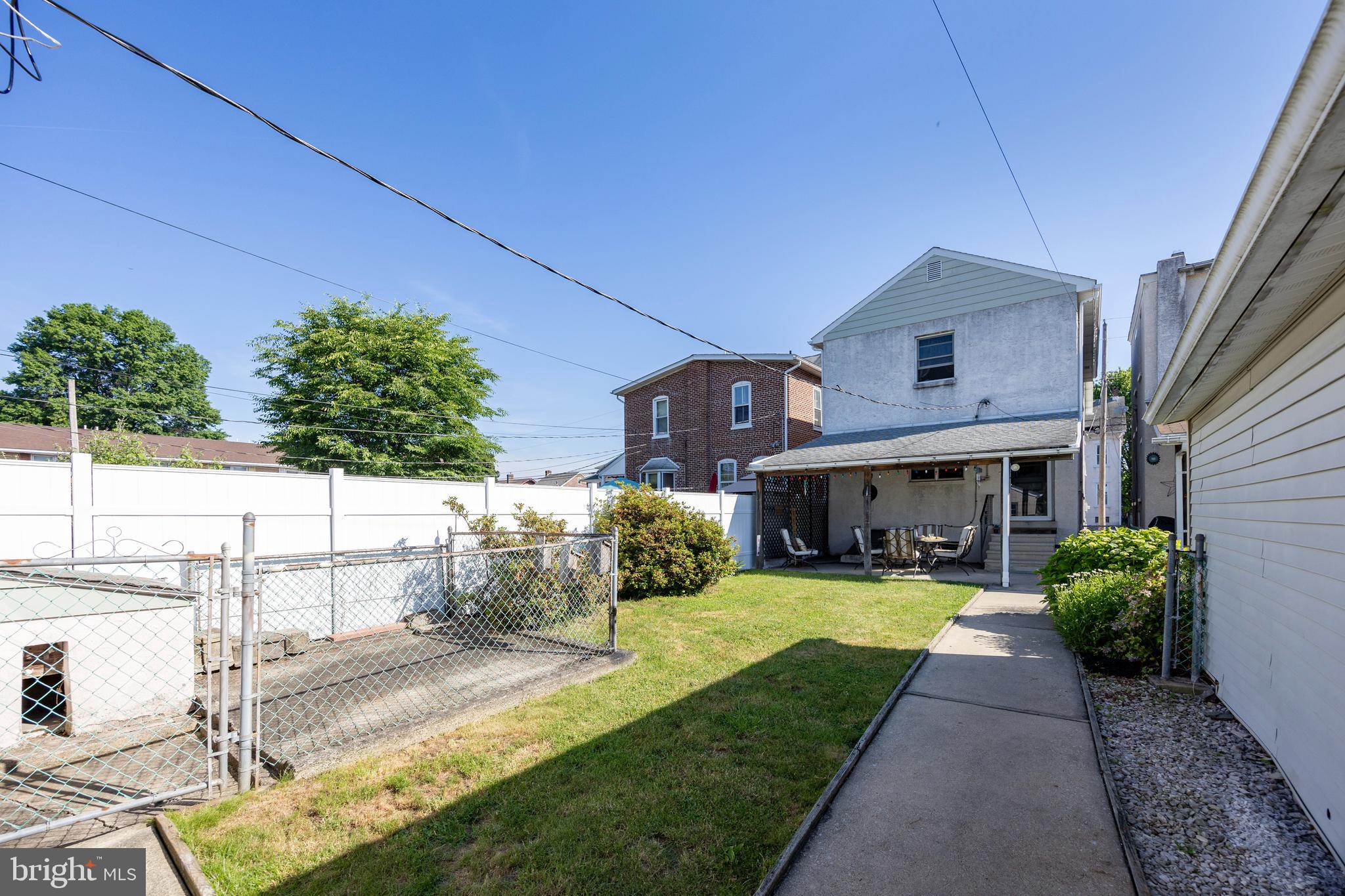 404 E 4th St