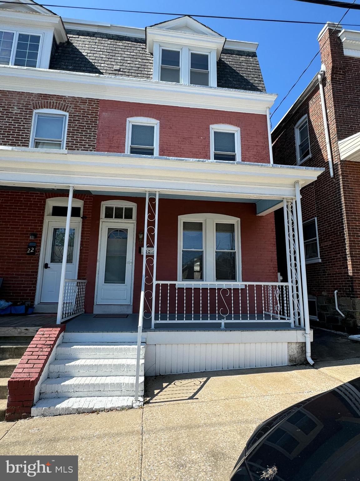 20 E 5th St