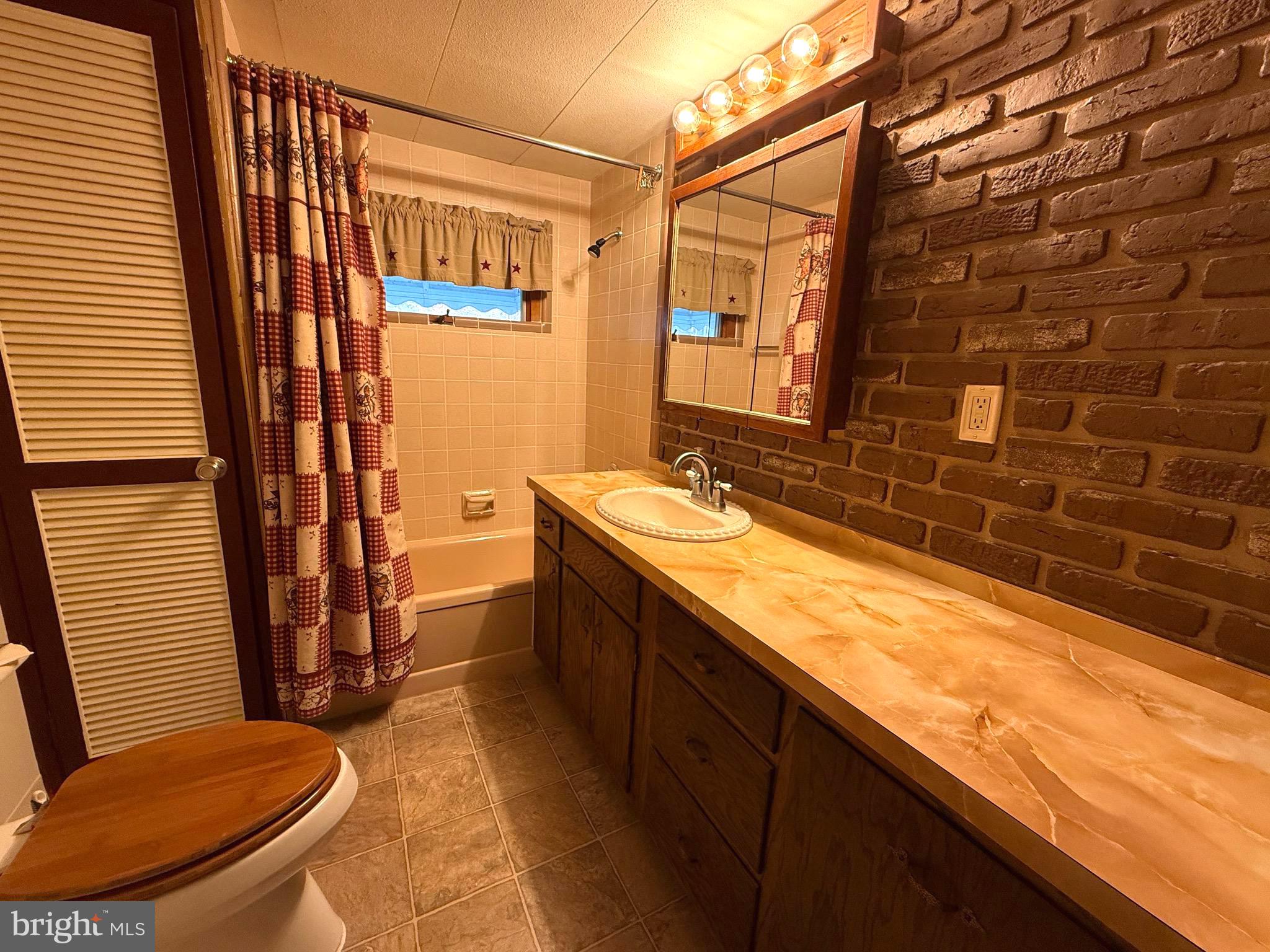 1716 W PHILADELPHIA AVENUE