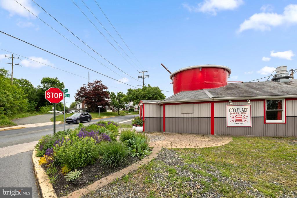 231 N READING AVENUE