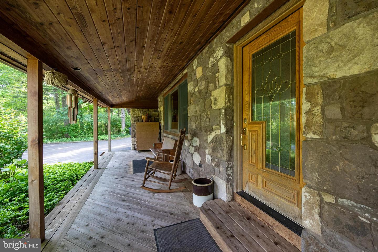 1196 Schoolhouse Rd
