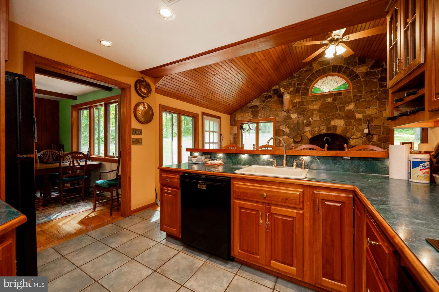 1196 Schoolhouse Rd