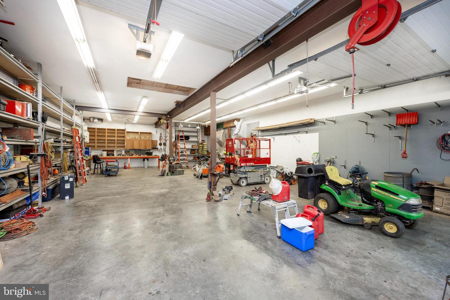 1196 Schoolhouse Rd