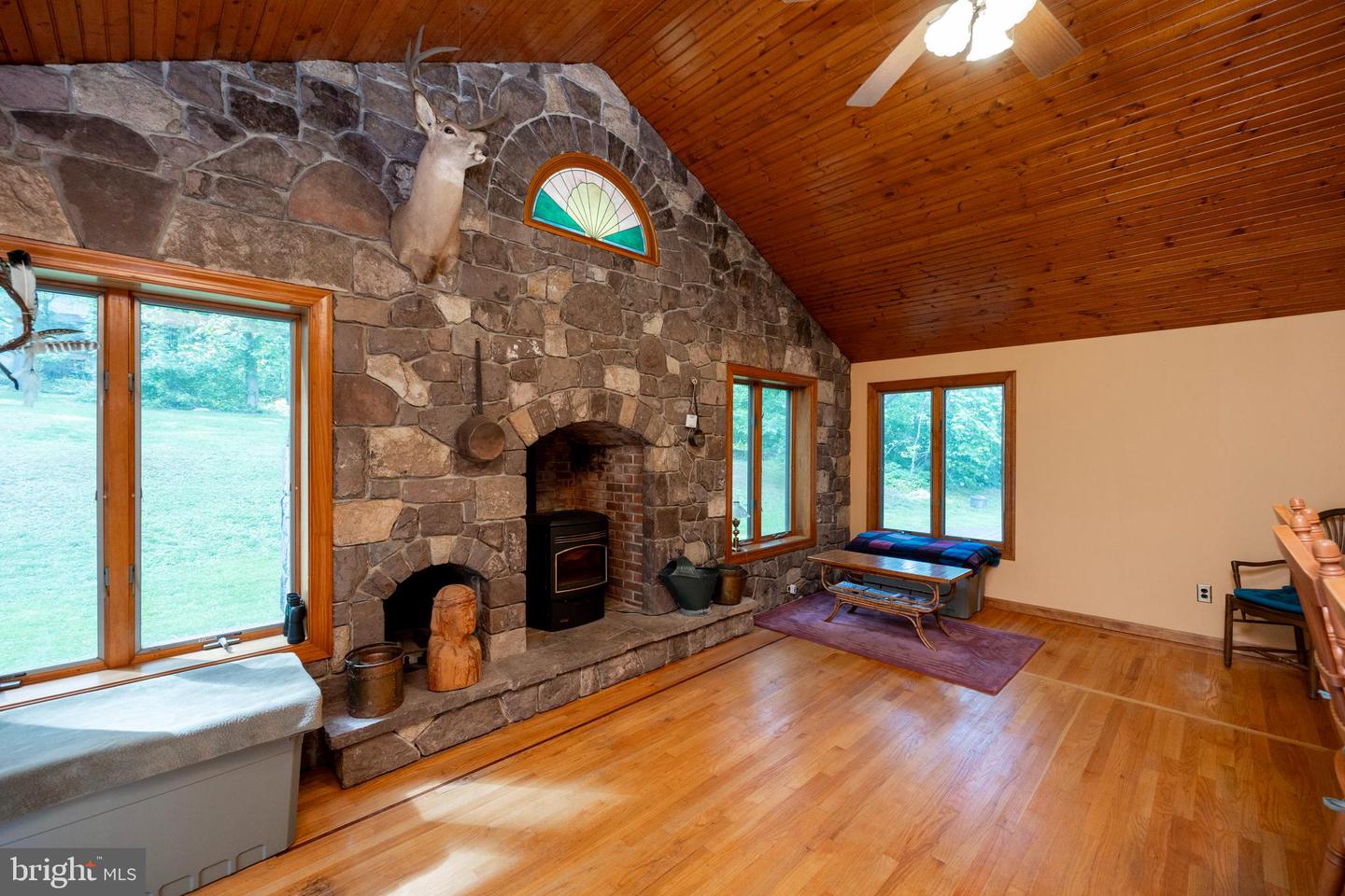 1196 Schoolhouse Rd