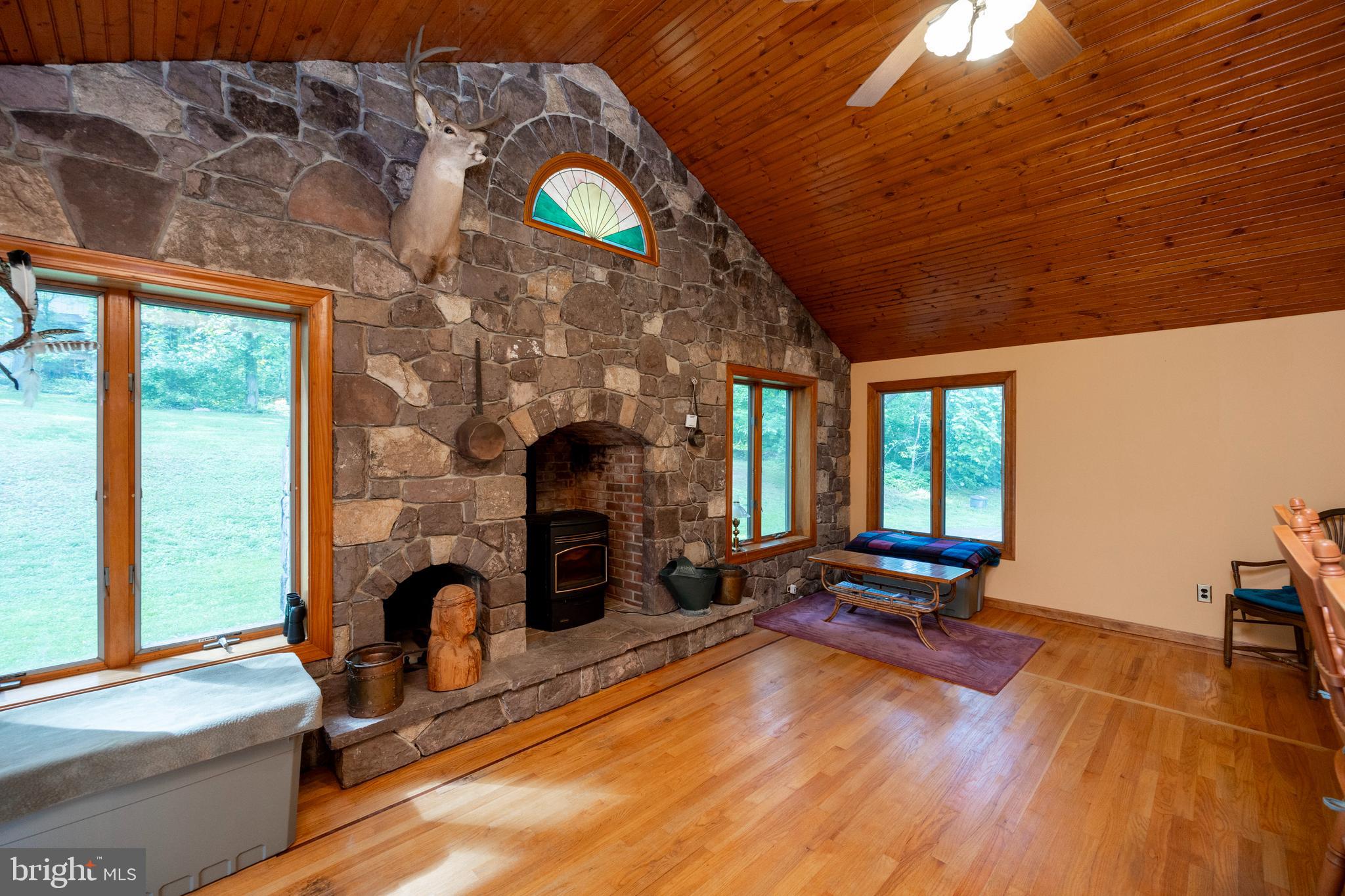 1196 Schoolhouse Rd