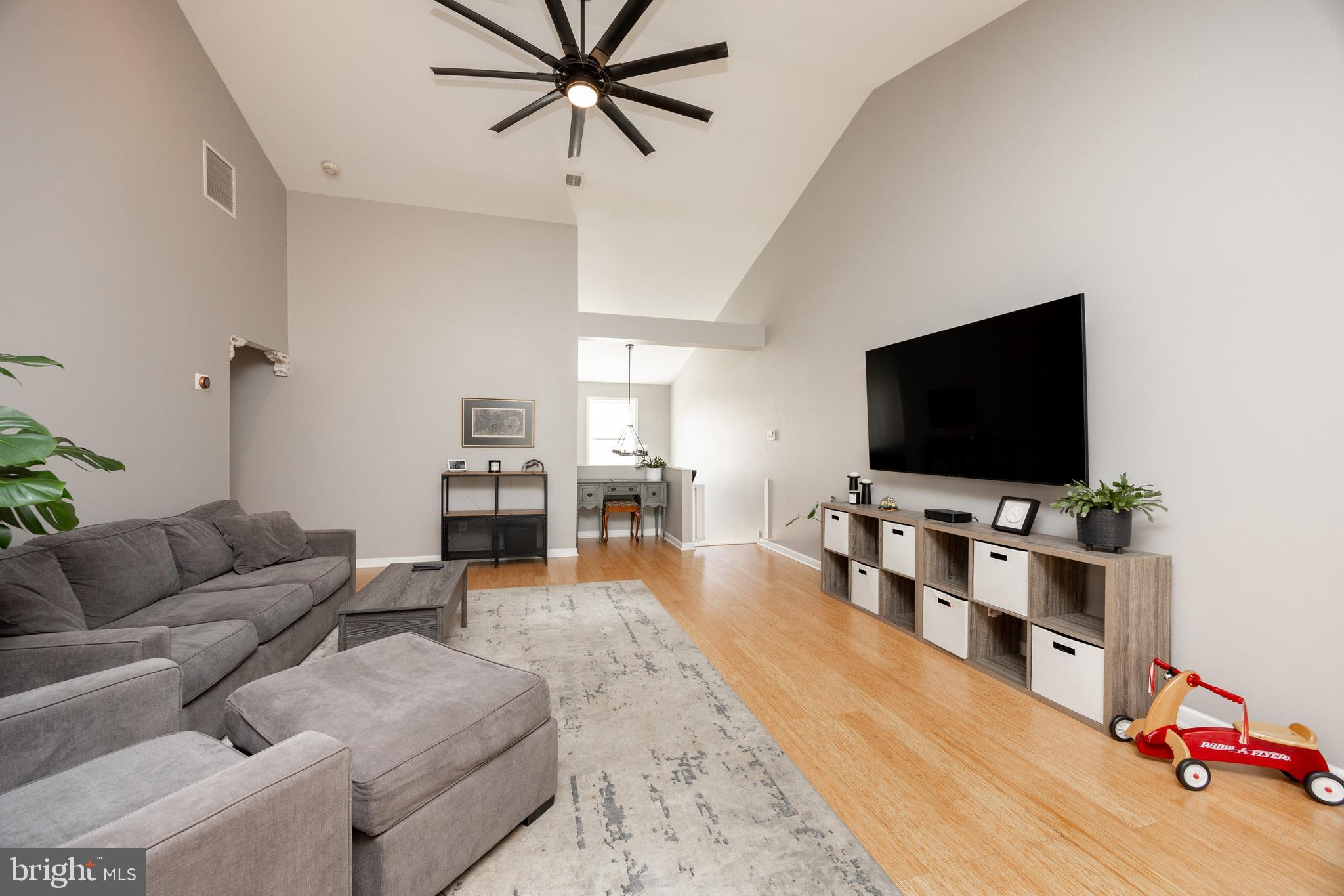 1305 Coventry Pointe Ln
