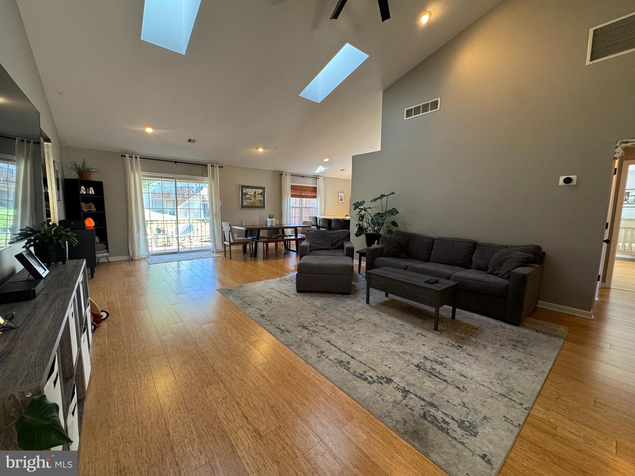 1305 Coventry Pointe Ln