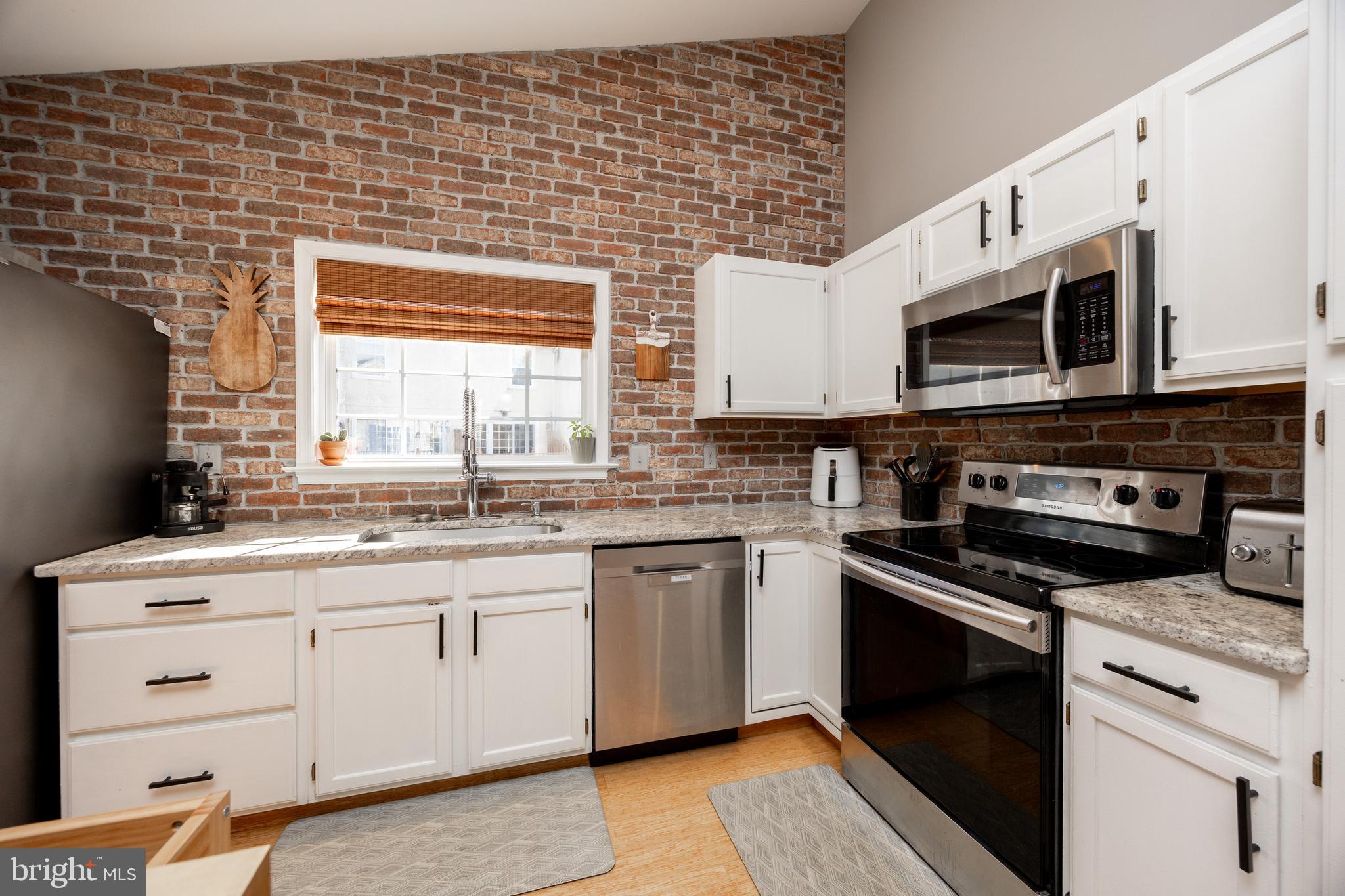 1305 Coventry Pointe Ln