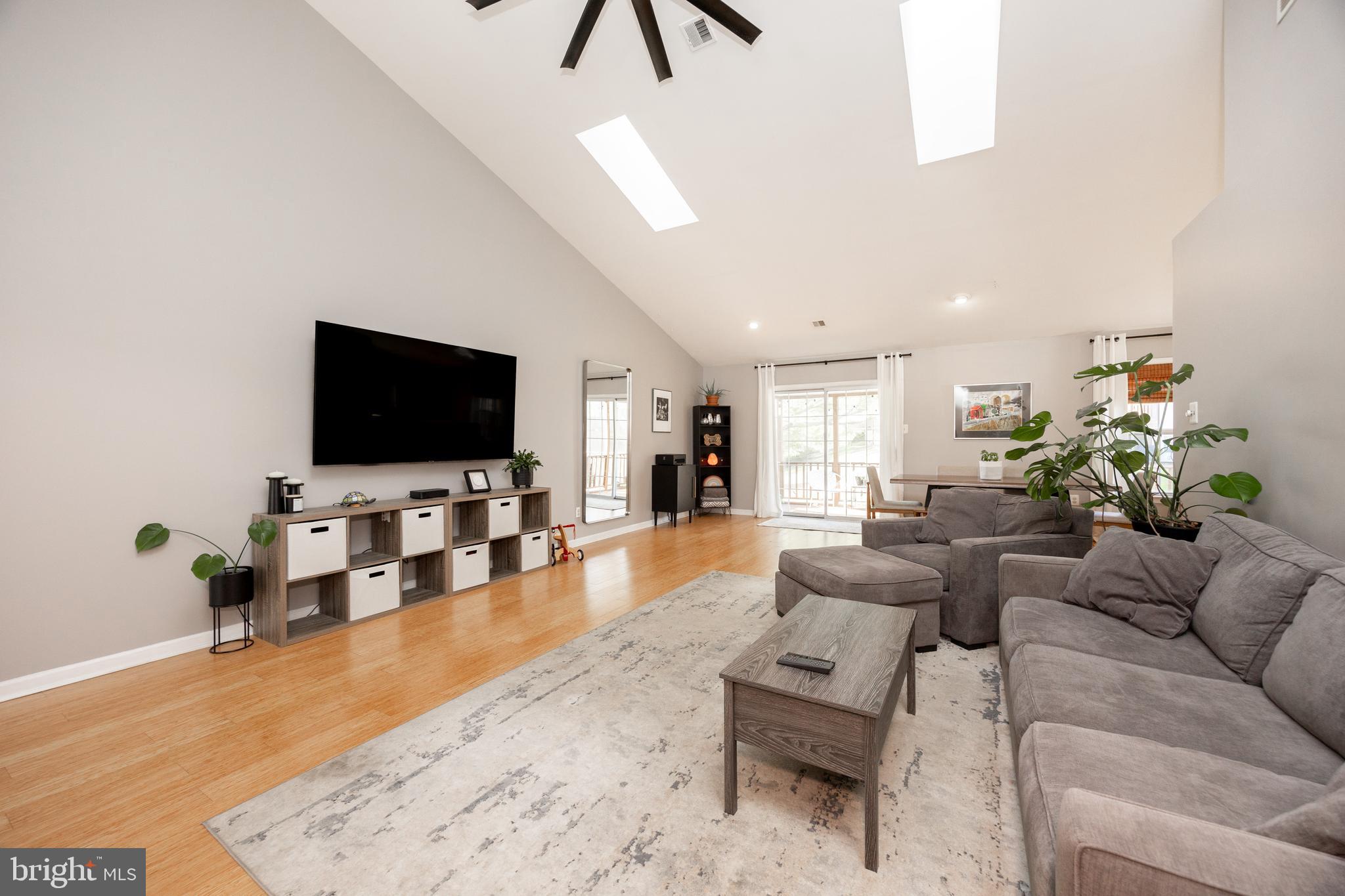 1305 Coventry Pointe Ln