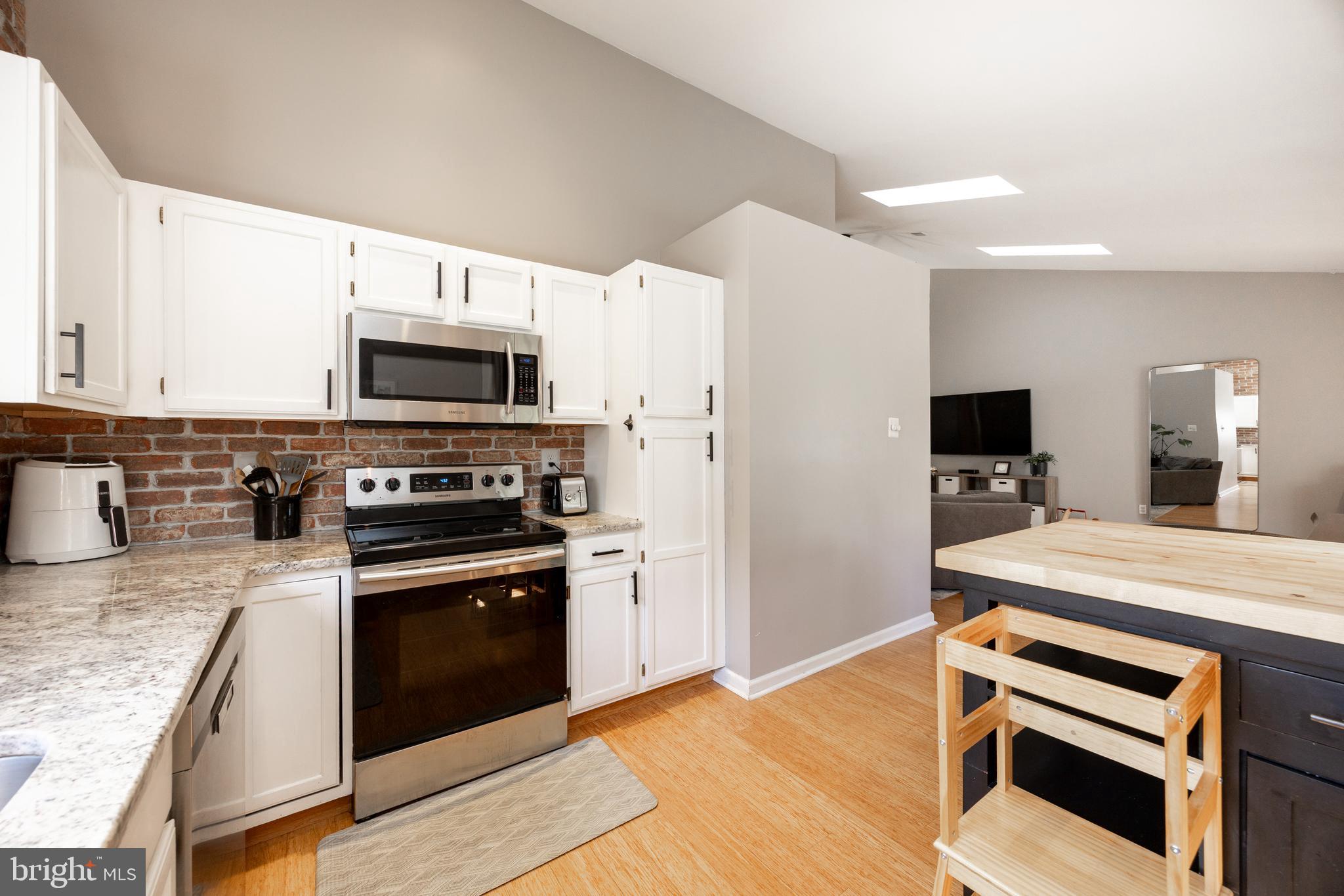 1305 Coventry Pointe Ln