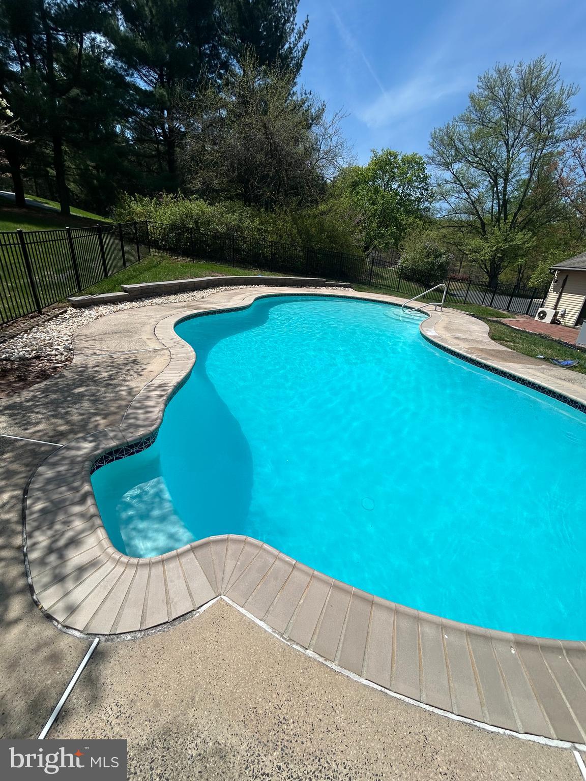 800 Scholl Rd