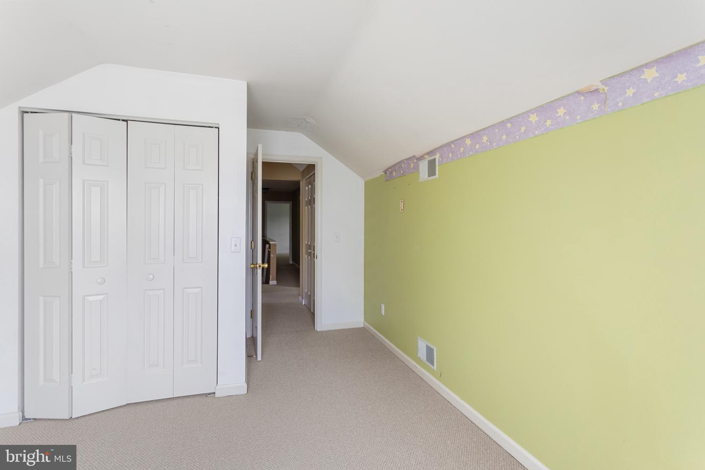 8 Clover Ln