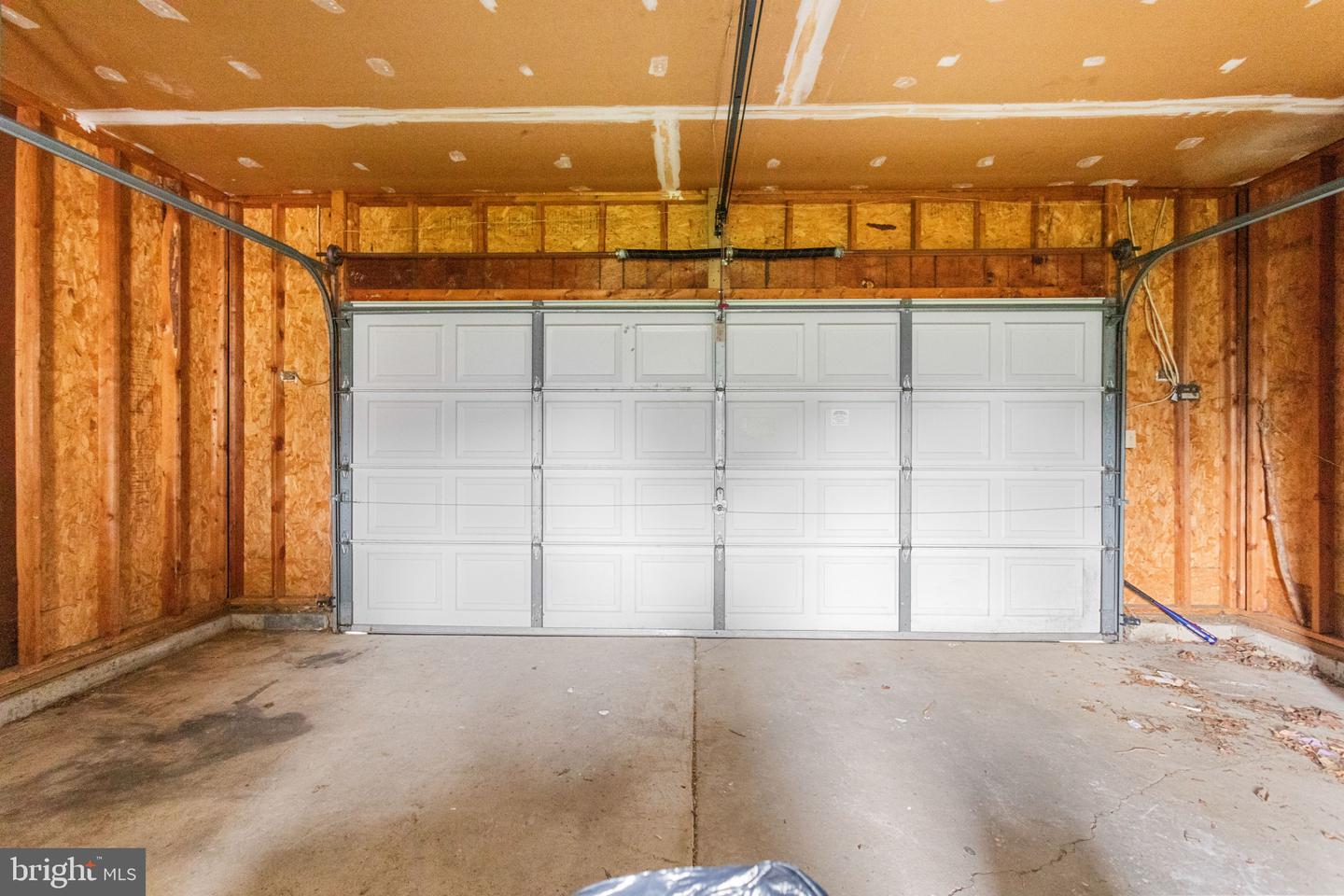 8 Clover Ln