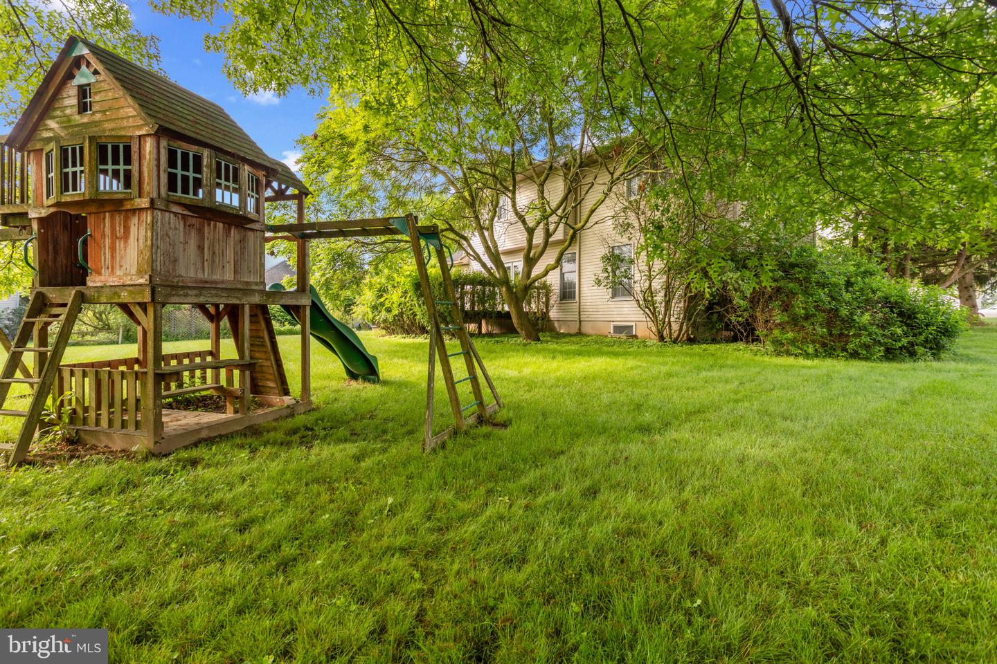 8 Clover Ln