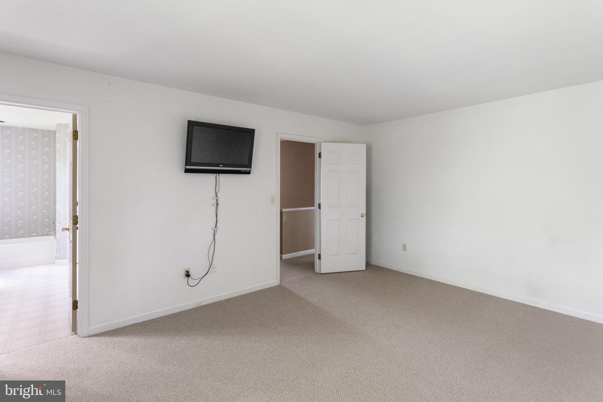 8 Clover Ln