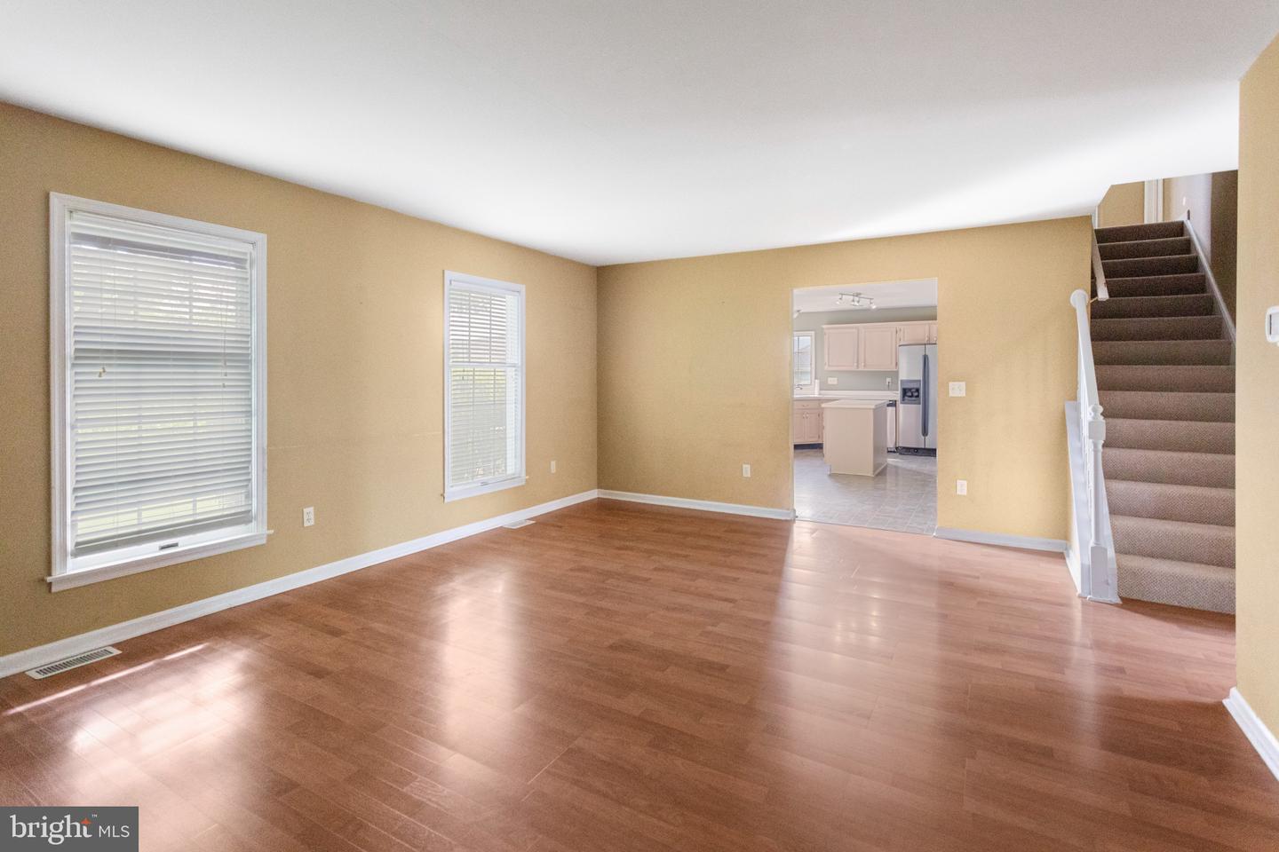 8 Clover Ln