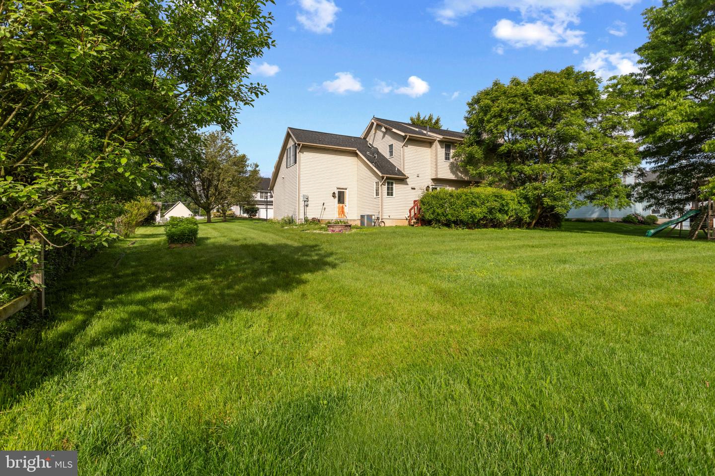 8 Clover Ln