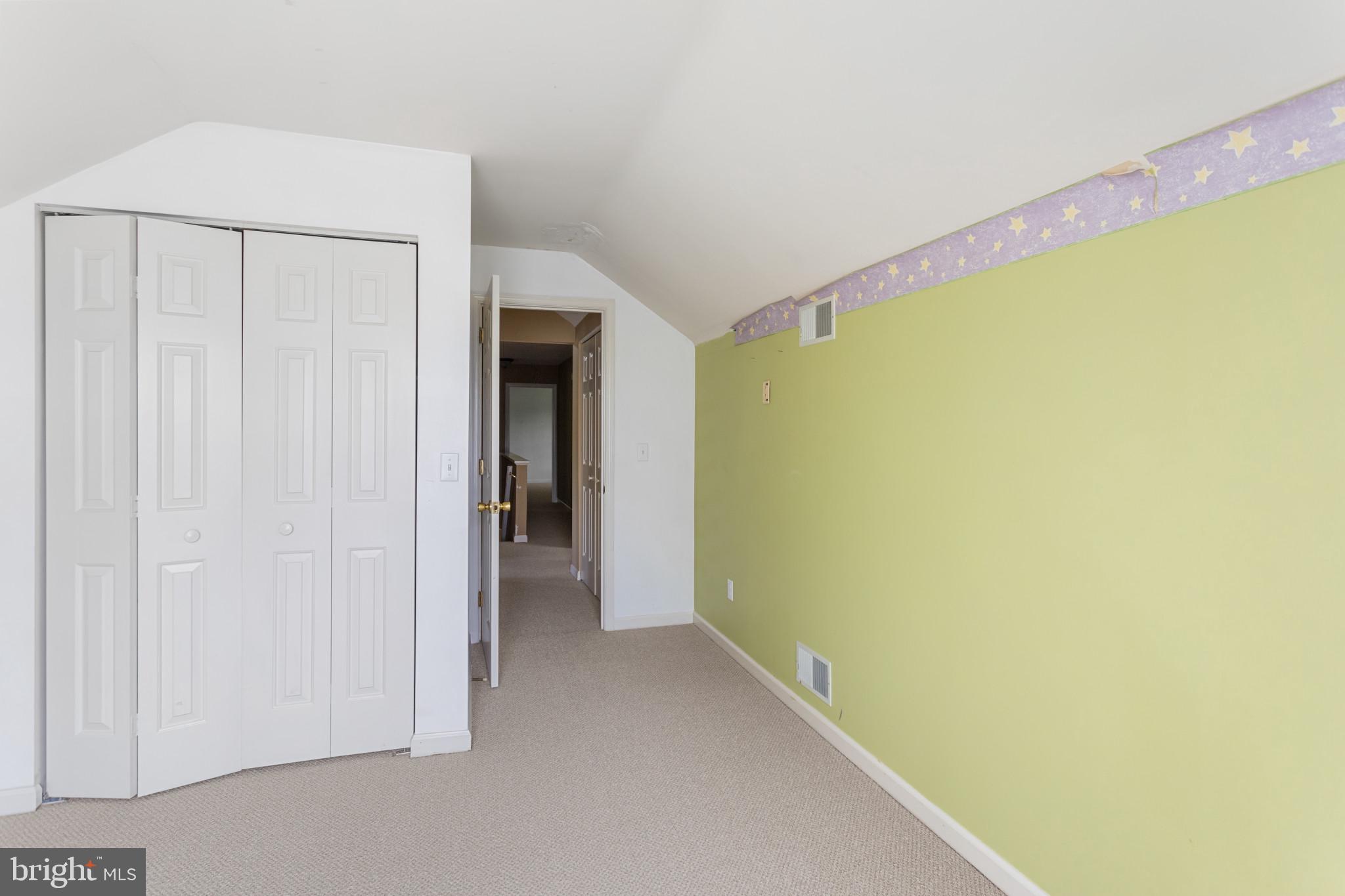 8 Clover Ln