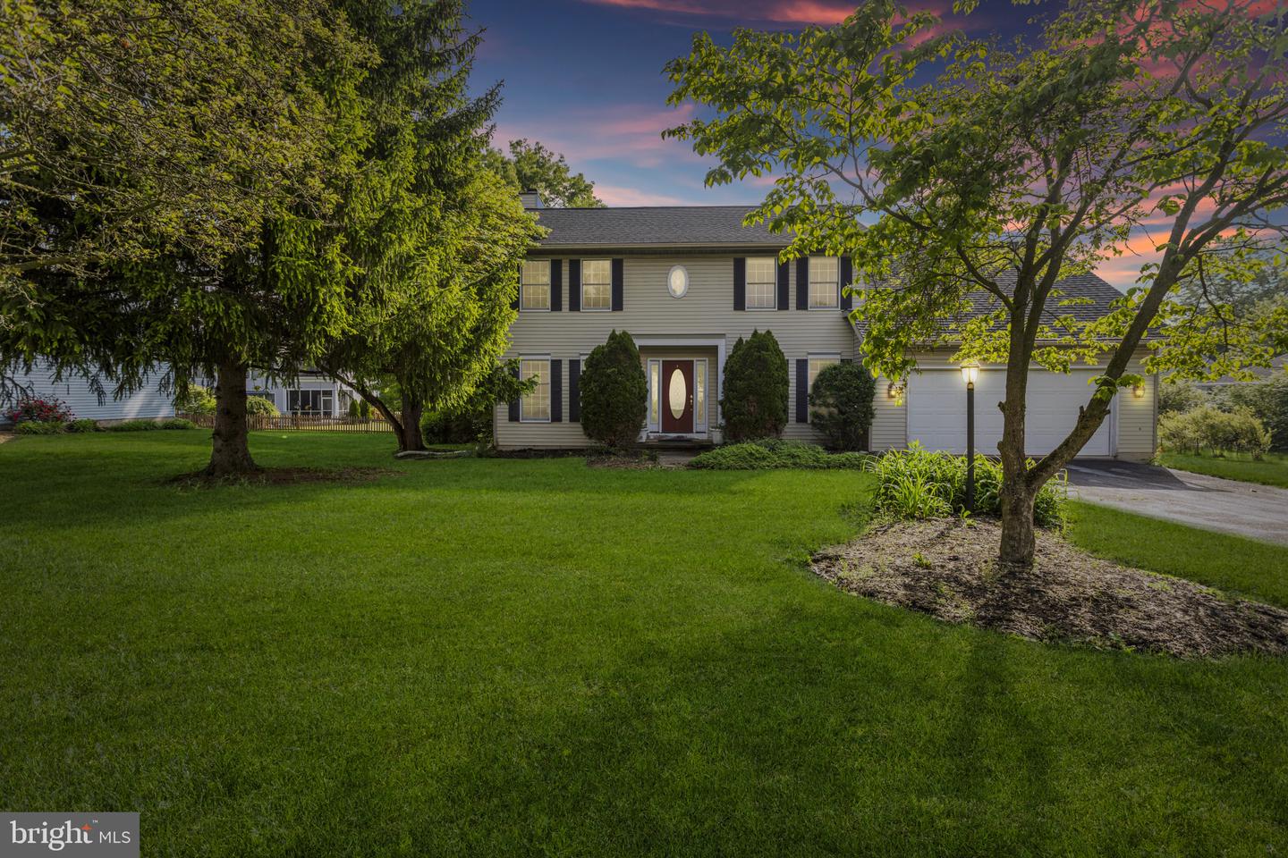8 Clover Ln