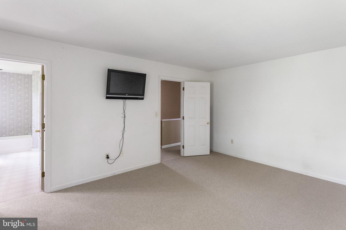 8 Clover Ln